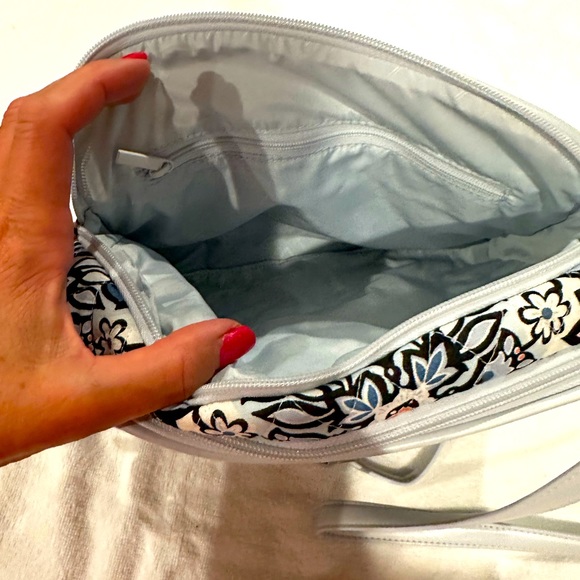 ❤️AMAZING DEAL❤️ Vera Bradley Trimmed Crossbody NWT - Picture 11 of 12